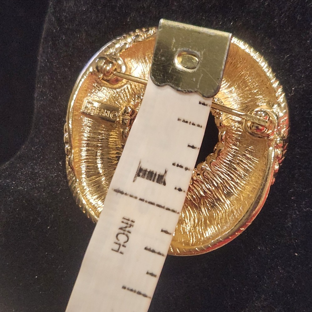 Vintage Trifari Gold Tone Circle Brooch Textured Rope Beaded Wreath Pin Signed - Picture 7 of 9
